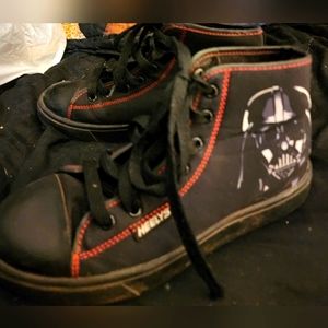 Heeley Star Wars  youth sz 5 black and red with original wheels